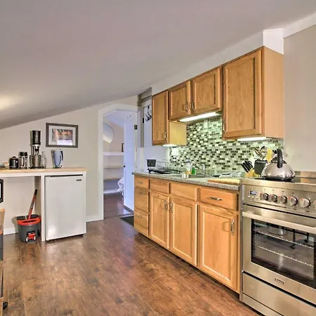 Idyllic Wallingford Retreat - Near Skiing And Hiking